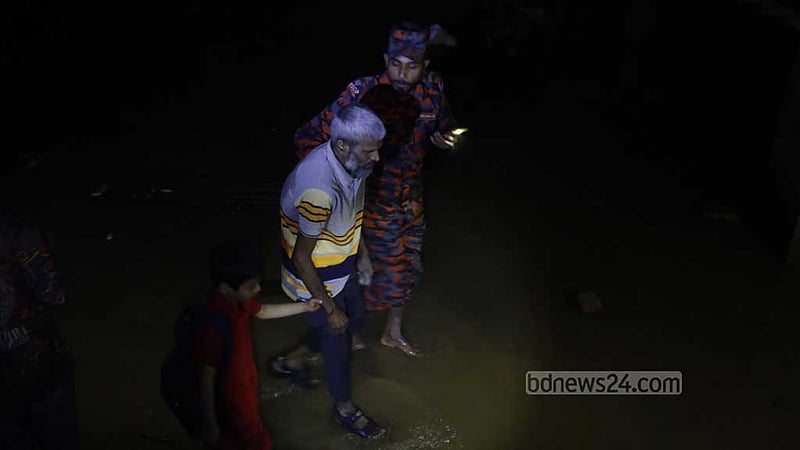 ধানমন্ডি ৩২: বেজমেন্টের পানি সরিয়ে মিলল না কিছুই