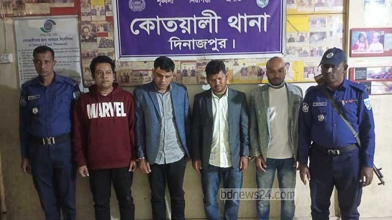 দিনাজপুরে হাজী মোহাম্মদ দানেশ বিশ্ববিদ্যালয়ের ৪ কর্মকর্তা গ্রেপ্তার