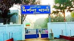 চুয়াডাঙ্গায় স্বামীকে কুপিয়ে স্ত্রীর স্বর্ণালঙ্কার ছিনতাই