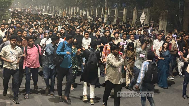 এমসি কলেজে শিক্ষার্থীর ওপর হামলার প্রতিবাদে ঢাবি ছাত্রদলের বিক্ষোভ