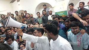 উত্তেজনা-হাতাহাতির মধ্যে নতুন ছাত্র সংগঠনের আবির্ভাব