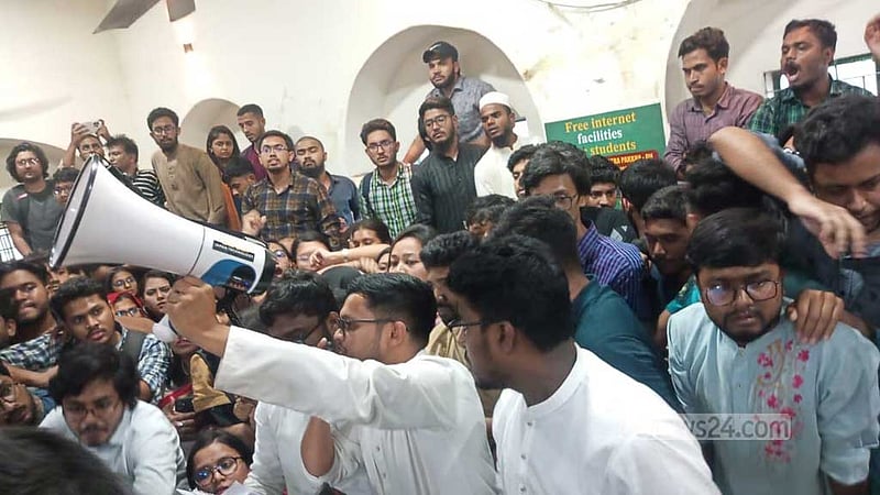 উত্তেজনা-হাতাহাতির মধ্যে নতুন ছাত্র সংগঠনের আবির্ভাব
