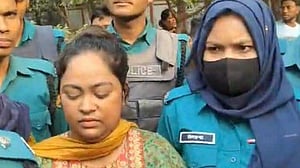 ইডেনে সনদ তুলতে এসে ধরা ছাত্রলীগ নেত্রী বৈশাখী