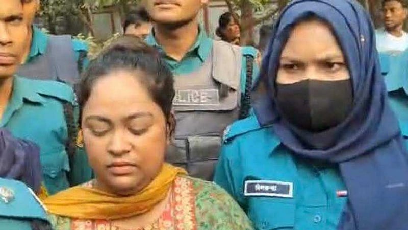 ইডেনে সনদ তুলতে এসে ধরা ছাত্রলীগ নেত্রী বৈশাখী