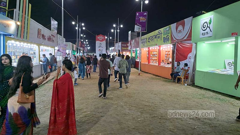 একুশে বইমেলা: ‘নিস্তরঙ্গ’ দিনে এল ৭৯ বই