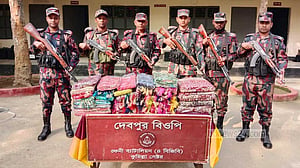 ফেনী সীমান্তে দেড় কোটি টাকার ভারতীয় পণ্য জব্দ