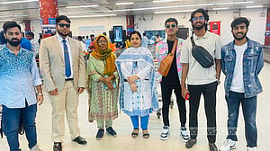 সিঙ্গাপুরে চিকিৎসা নিয়ে দেশে ফিরলেন আন্দোলনে আহত ৪ জন