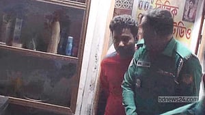 গাজীপুরে স্টুডিওতে ‘যৌন হয়রানির’ শিকার মাদ্রাসার ছাত্রী, আটক ১