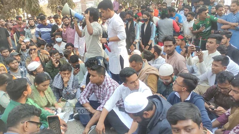 শিক্ষার্থীদের ওপর হামলা: গাজীপুরে বিক্ষোভে যোগ দিয়েছেন হাসনাত-সারজিস
