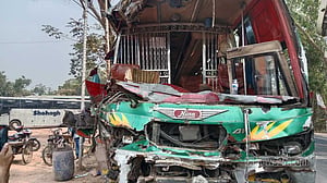 গোপালগঞ্জে গাছে বাসের ধাক্কা, চালক ও সুপারভাইজার নিহত