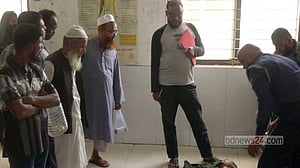 গোপালগঞ্জে মাটি কাটতে গিয়ে ভেকু উল্টে প্রাণ গেল চালকের
