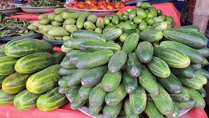 বেড়েছে লেবু-শসার দাম, মাছ-মাংসও চড়া