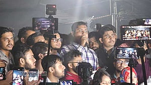 ষোলো বছরে ব্যানার ধরার ৬ জনও ছিল না: কুয়েটে সংঘর্ষের পর ছাত্রদলকে হাসনাত