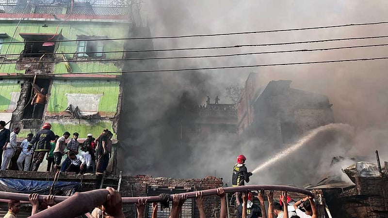 ইসলামবাগের আগুন নিয়ন্ত্রণে