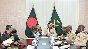 সেনাপ্রধানের সঙ্গে সেন্ট্রাল আফ্রিকান রিপাবলিকের সশস্ত্র বাহিনী প্রধানের সাক্ষাৎ
