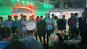 কুয়েটে সংঘর্ষ: প্রতিবাদে জগন্নাথে বৈষম্যবিরোধীদের বিক্ষোভ