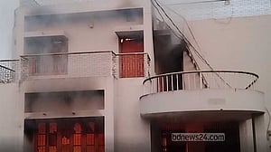 জামালপুরে অভিনেত্রী শাওনের গ্রামের বাড়িতে আগুন