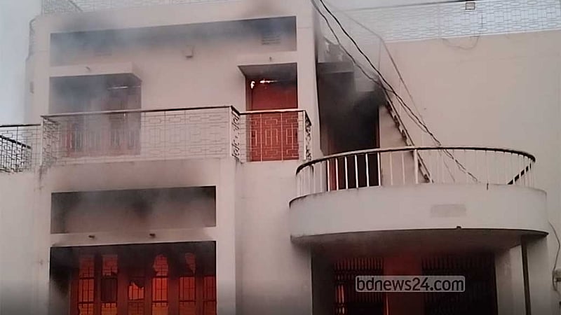 জামালপুরে অভিনেত্রী শাওনের গ্রামের বাড়িতে আগুন