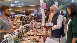 ঢিলেঢালা সপ্তাহের শেষে জমল বইমেলা