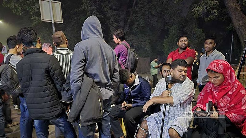 প্রধান উপদেষ্টার বাসভবনের সামনে জুলাই অভ্যুত্থানে আহতদের অবস্থান