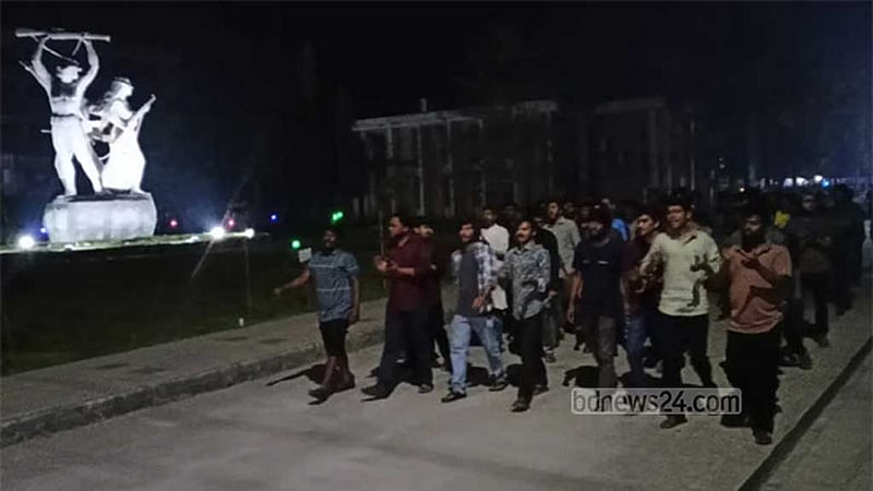 হল না ছাড়ার ঘোষণা কুয়েট শিক্ষার্থীদের, ক্যাম্পাসে বিক্ষোভ মিছিল