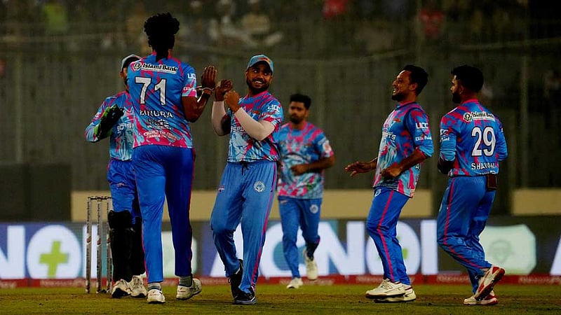 পারভেজ ঝড়ে বরিশালকে হারিয়ে রংপুরকে টপকাল চিটাগং