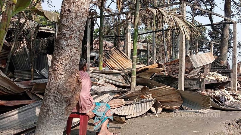 ঘরে তালা দিয়ে ওয়াজ শুনতে যান মা, ভেতরে পুড়ে মরল শিশু