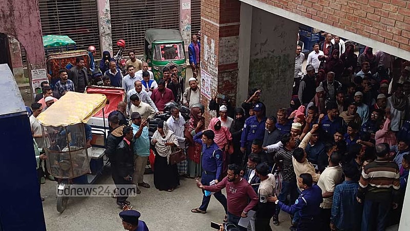 লক্ষ্মীপুর আদালত প্রাঙ্গণে ‘জয় বাংলা’ স্লোগান, যুবককে পিটুনি