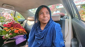 লক্ষ্মীপুরে পরিচ্ছন্নতাকর্মীকে `রাজকীয়’ বিদায়
