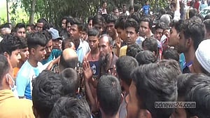 ভাতিজিকে চাকরির পরীক্ষায় নেওয়ার পথে বাসের ধাক্কা, নিহত ২