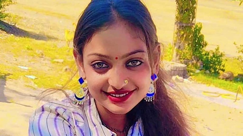 কুম্ভমেলা বদলে দিল ভাইরাল মোনালিসার জীবন