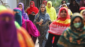 নারী কর্মীদের মালয়েশিয়া যেতে নিষেধ করল বাংলাদেশ মিশন