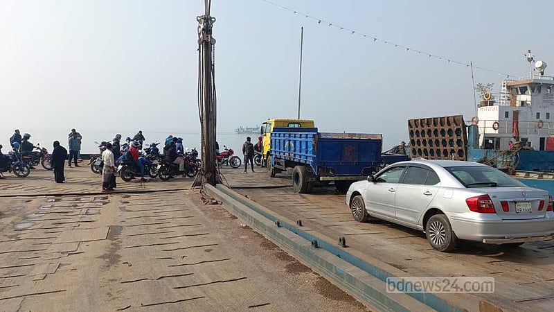 কুয়াশা: মানিকগঞ্জের দুই নৌপথে ফেরি চলাচল স্বাভাবিক