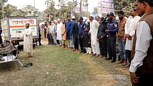 প্যারোলে মুক্তি পেয়ে মায়ের জানাজায় মানিকগঞ্জের সাবেক প্যানেল মেয়র