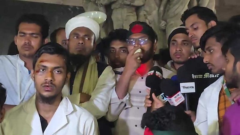 শহীদ মিনারে অবস্থান ম্যাটস শিক্ষার্থীদের, অনশনের হুঁশিয়ারি