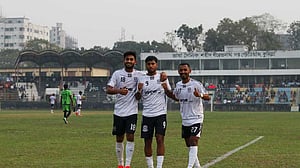 চট্টগ্রাম আবাহনীকে উড়িয়ে শিরোপার আরও কাছে মোহামেডান