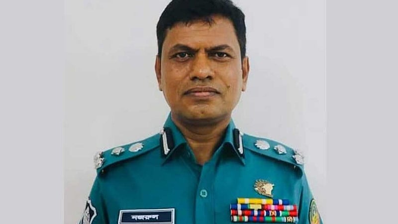 ঢাকায় ডিবি হেফাজতে ডিআইজি মোল্যা নজরুল
