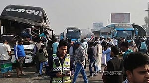 ঢাকা-মাওয়া এক্সপ্রেসওয়েতে তিন গাড়ির সংঘর্ষে আহত ১২