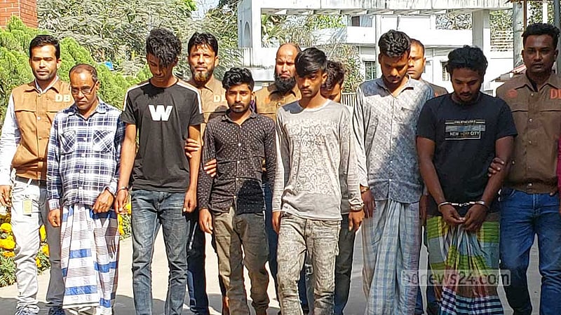 ময়মনসিংহে রডবোঝাই ট্রাকে ডাকাতির ঘটনায় গ্রেপ্তার ৭, ট্রাক জব্দ