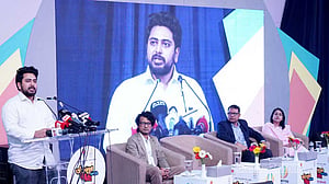 বিশ্ববিদ্যালয়ে ‘পেশীশক্তির রাজনীতি’ অবসান প্রয়োজন: নাহিদ