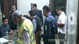 নারায়ণগঞ্জে ফ্ল্যাটে বৃদ্ধের লাশ: টাকা-সোনা লুট, উধাও দারোয়ান