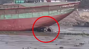 শীতলক্ষ্যায় বাল্কহেডের ধাক্কায় ডুবল যাত্রীবাহী নৌকা