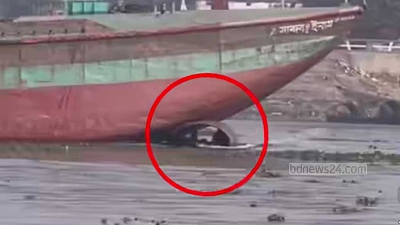 শীতলক্ষ্যায় বাল্কহেডের ধাক্কায় ডুবল যাত্রীবাহী নৌকা