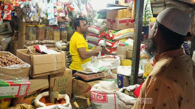 নারায়ণগঞ্জের বাজার থেকে ‘উধাও’ বোতলজাত সয়াবিন তেল