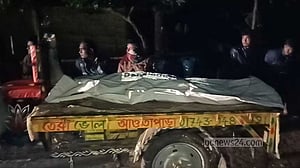 বিয়ে বাড়িতে উচ্চ শব্দে গান বাজানোয় মারধর, নিহত বরের চাচা