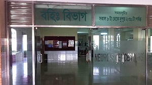টেকনাফে গুলিবিদ্ধ হুজাইফা ঢাকার নিউরোসায়েন্সেস হাসপাতালে