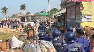 নোয়াখালীতে লঞ্চ ঘাটের নিয়ন্ত্রণ নিয়ে বিএনপির দুপক্ষের সংঘর্ষ