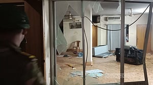 নোয়াখালীতে সাবেক সেনাপ্রধানের বাড়িতে হামলা-ভাঙচুর, অগ্নিসংযোগ