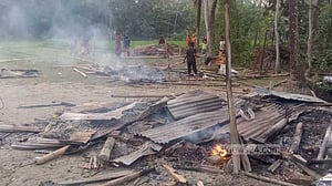 নোয়াখালীতে মাজারে ভাঙচুর-অগ্নিসংযোগ, ‘আহত ১০’