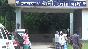 নোয়াখালীতে বড় ভাইয়ের কোদালের আঘাতে বৃদ্ধের মৃত্যু